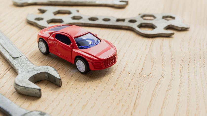 トミカをきれいに保つための基本的なメンテナンス方法をご紹介します。さらに、タイヤの滑りが悪くなった時や汚れが付着した時の対処法、レール（道路）のメンテナンス方法、お手入れの頻度、やってはいけないNGメンテ、保管のコツをまとめています。